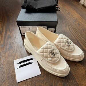 Chanel White CC Logo Flats Silver Turnlock Moccasins Loafers Size 37.5